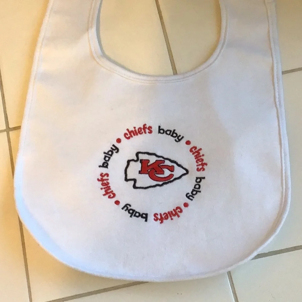 ‘Baby Fanatic’ Baby Chiefs Bib NWOT (#1)